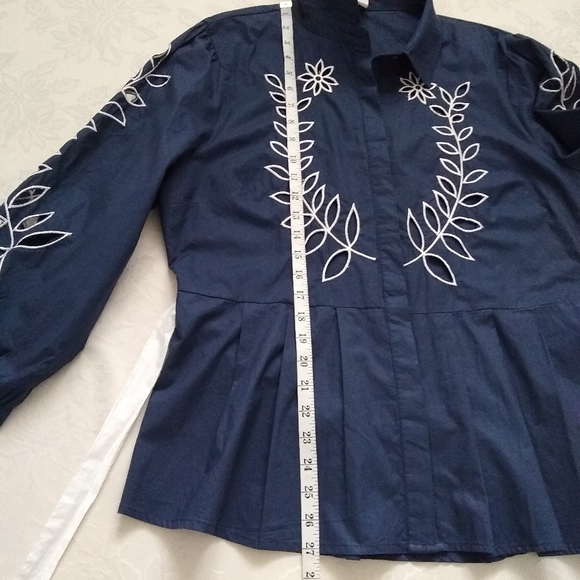 Vintage cutout embroidered pintuck peplum shirt - Picture 3 of 9